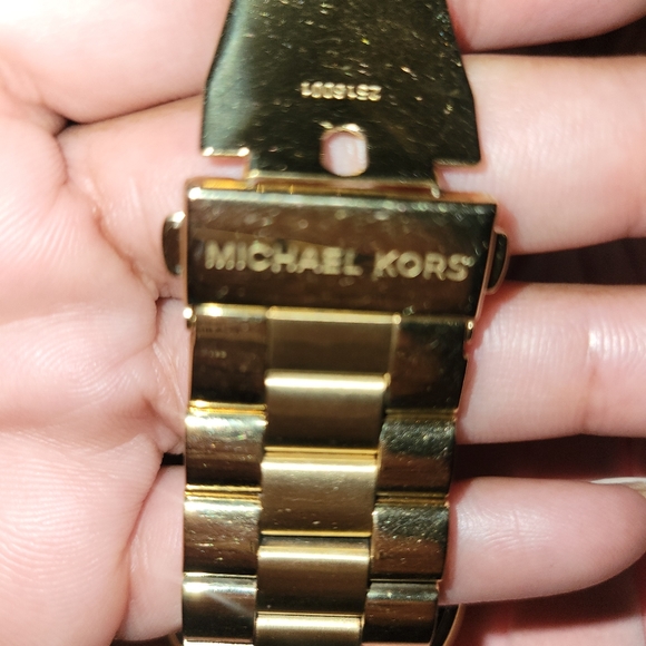 Michael Kors Runway Watch Gold - Picture 7 of 9